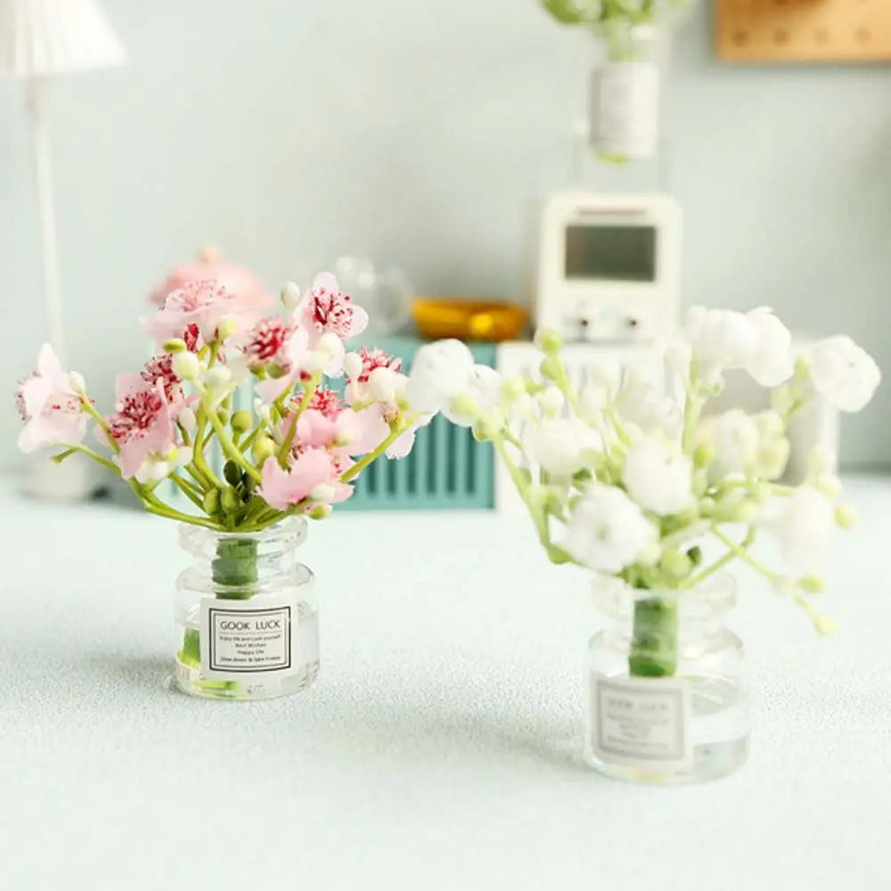 bouquet fleurs artificiel violet rose blanc verre transparent minimaliste decoration intérieure étiquette good luck