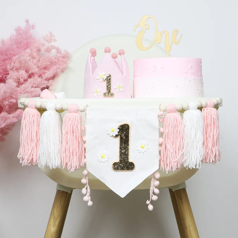 guirlande décoration enfantine couronne fleurs blanches pompons roses numéro doré margarita