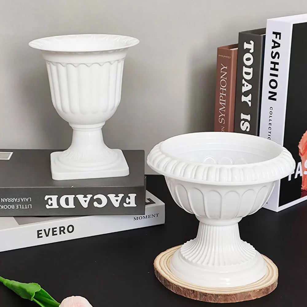 vases blancs rayures verticales classiques fleurs artificielles support boisintérieur decoration