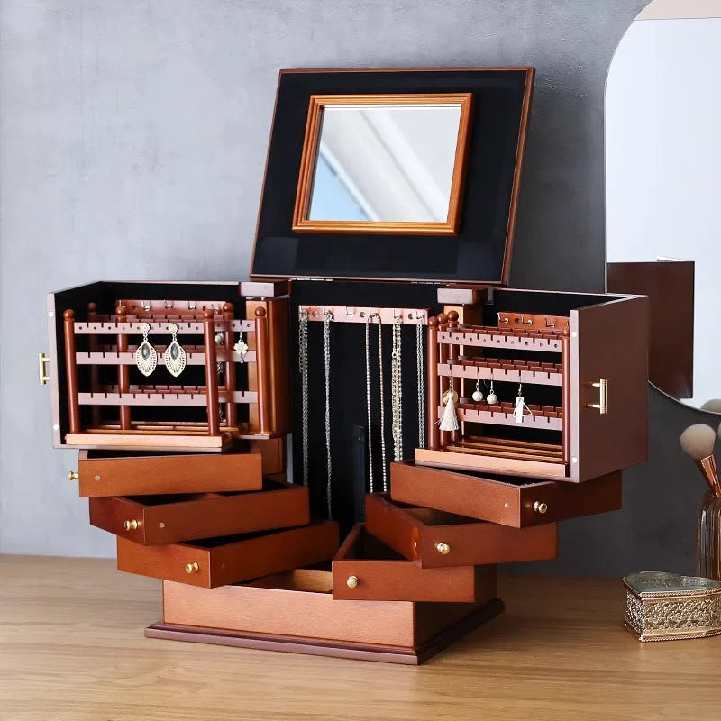 Intérieur velours de la boîte à bijoux montrant les compartiments