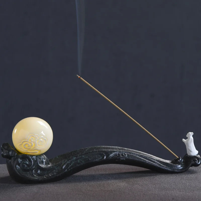 porte encens céramique reliefs vagues zen ornement décoration intérieure incense salon blanc noir vert