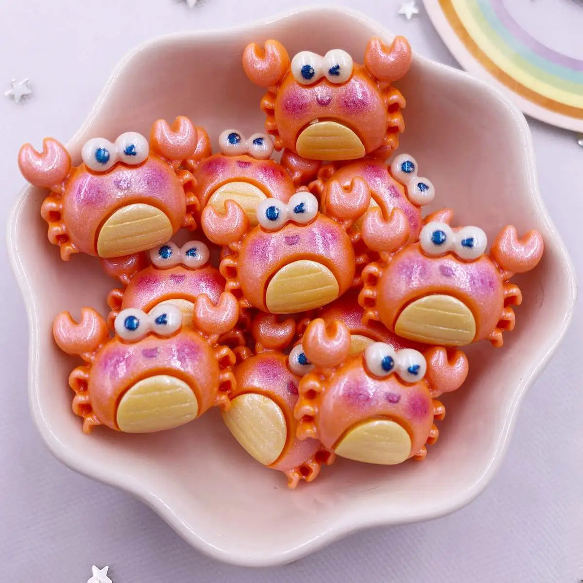 bijoux résine marine créatures poissons crabes pieuvres blanches rose verte