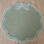 serviette table bleu clair vert rouge classique brodée toile lin bordure ondulée respectueux environnement