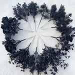 décoration intérieure moderne bouquet artificiel noir feuilles roses stylisées table maison événement party