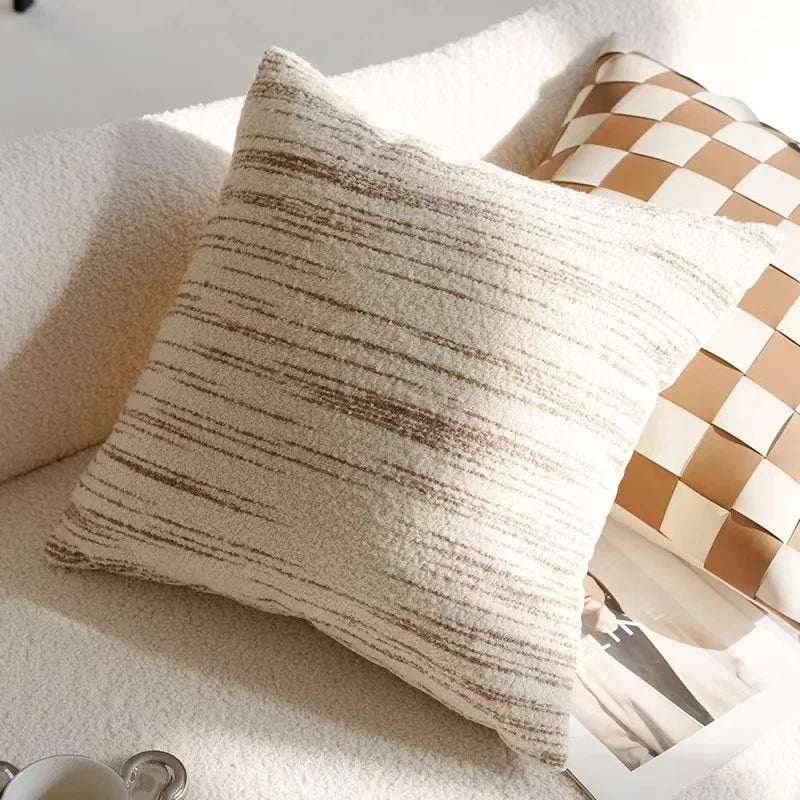 taies d'oreiller patchwork moderne motifs brodés couleurs variées géométriques fleurs beige marron noir blanc