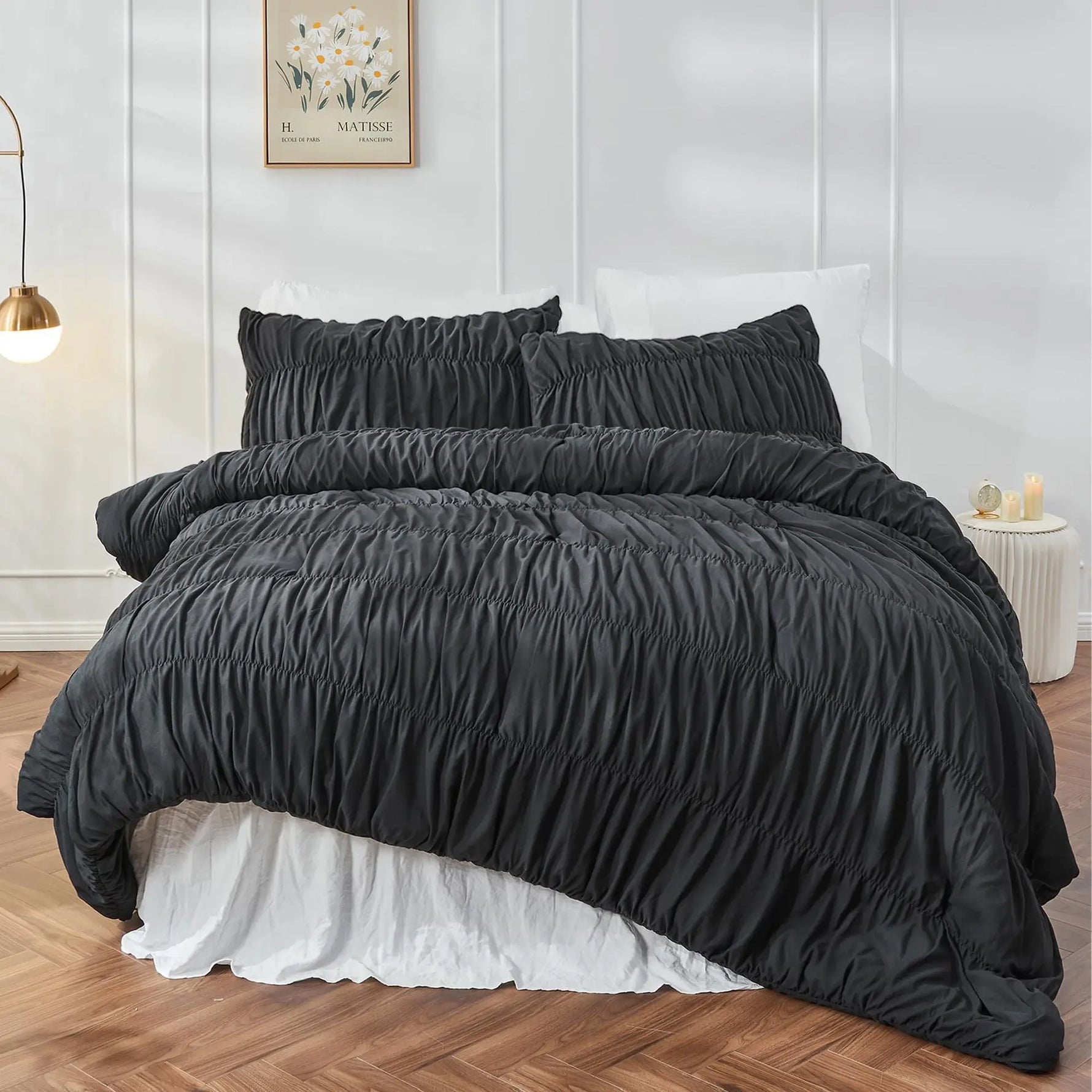 Housse de couette noire froncée sur lit style Boho