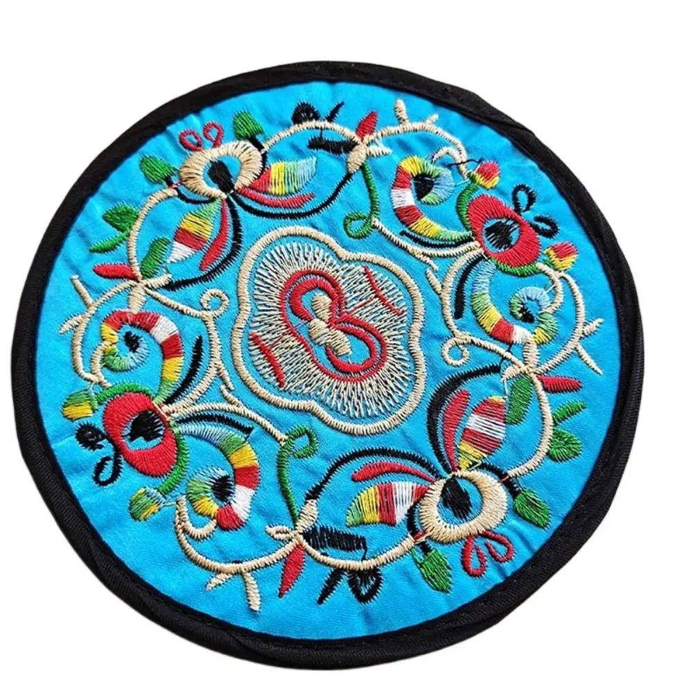 serviettes table traditionnelles broderie florale rouge noir blanc vert bleu violet 13x13cm