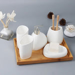 ensemble salle bain blanc moderne distributeur savon porte savon deux tasses dents deux brosses