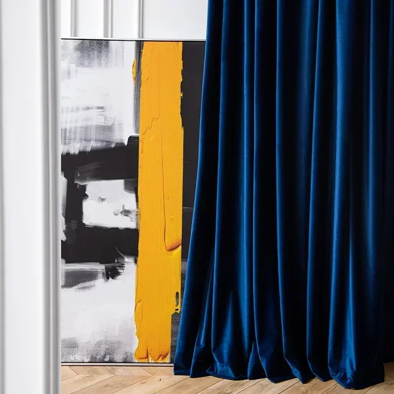 Détail du tissu velours bleu royal rideau