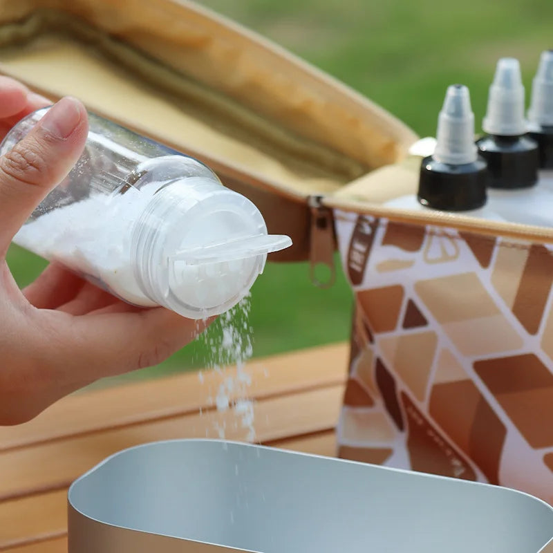 kit condiments portable camping marron beige vert olive boite bouteilles pratique moderne