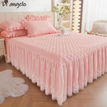 Jupe de lit rose sur lit double