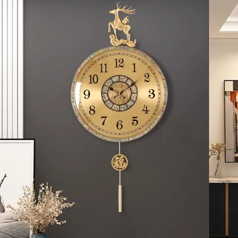 horloge murale or motif cerf vintage incrustations nacrées symbole chinois fixation moderne