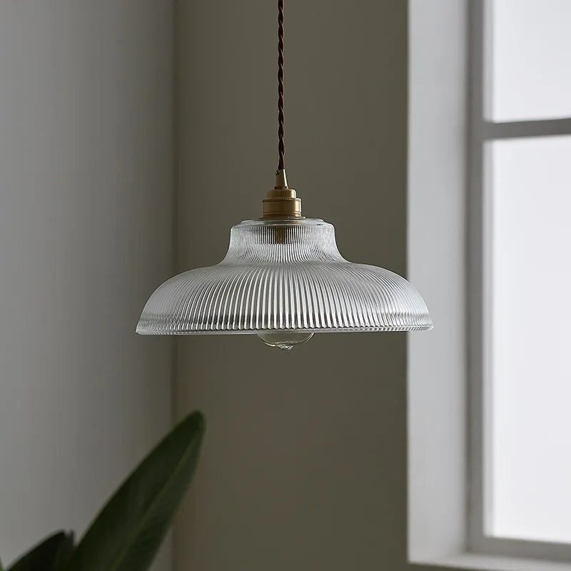 lampe suspendue vert moderne ampoule chaîne métallique rayures verticales salon chambre hall