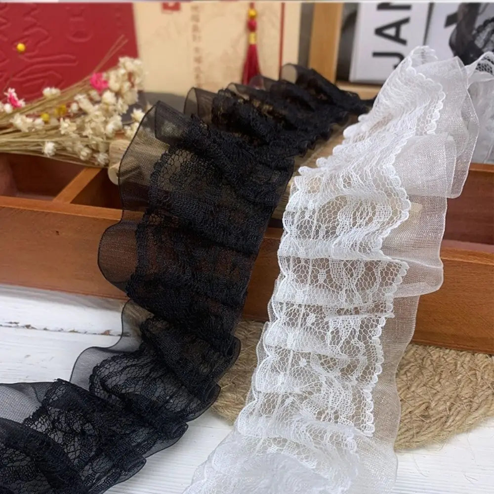 ruban dentelle fine motifs floraux blanc noir classique élégant polyester translucide decoration robe jupon