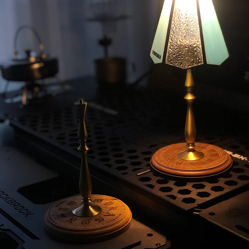 lampe table vintage cuivre bois or gravure motifs géométriques abat jour marron art déco