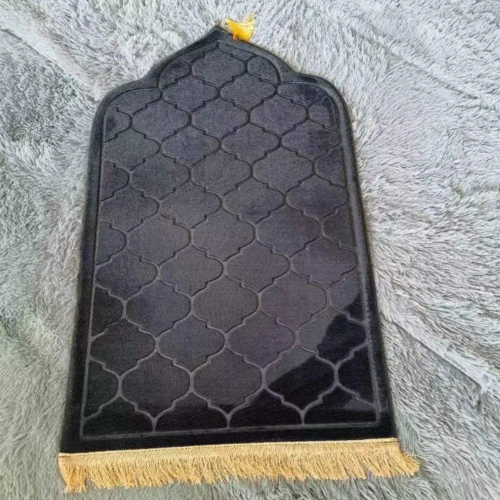 tapis géométrique moderne élégant vert clair bleu marine rouge rose gris clair franges dorées