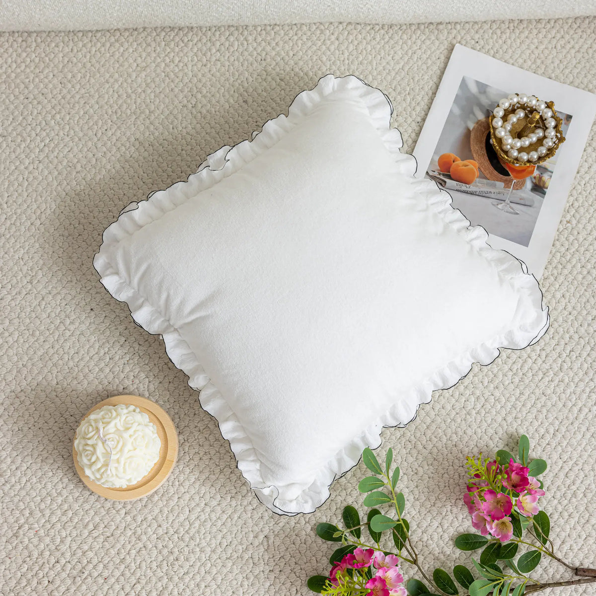 housse coussin dentelle blanche forme cœur carré décoration romantique maison fleurs artificielles photo encadrée