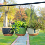 pots suspendus modernes plastique noir vert beige bleu unis opaques crochet