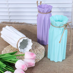 vases décoratifs modernes plissés fleurs artificielles couleurs variées salon minimaliste