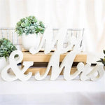 décoration mariage lettre mr mrs blanc bleu marine élégante bois sculpté événement fiançailles table