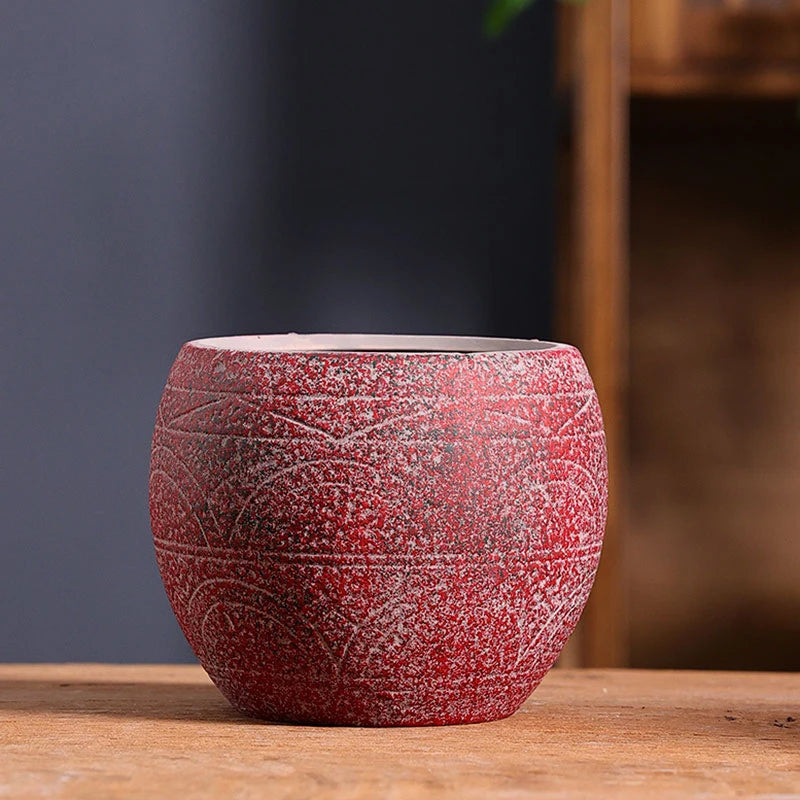 cache pot céramique artisanal méditerranéen couleurs vives motifs texturés plante verte intérieur moderne