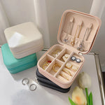 boîte bijoux velours beige portable moderne zippée rose blanche verte