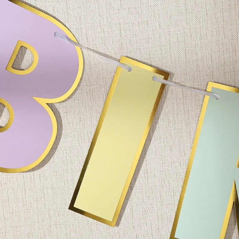 guirlande lettres anniversaire violet jaune vert pastel lettres dorées moderne festif clips