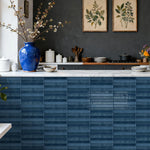 panneau décoratif mural bleu marine rayures verticales moderne adhésif facile