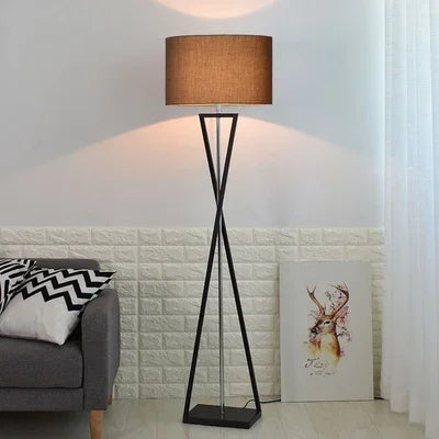 lampe sol moderne abat jour tissé structure géométrique noir doré led minimaliste