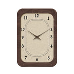 horloge murale bois marron aiguilles noires numeros blancs texture grunge moderne fixations quartz