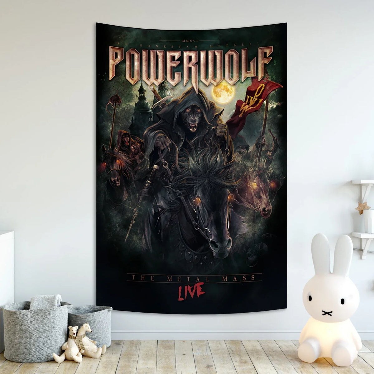 tapisserie graphique powerwolf rouge jaune bleu noir bohème hippie décoration intérieure chambre
