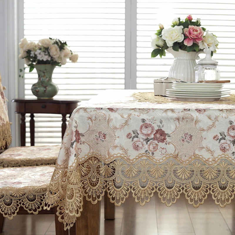 nappe table rectangulaire brodée fleurs roses beige doré bordure dentelle classique romantique