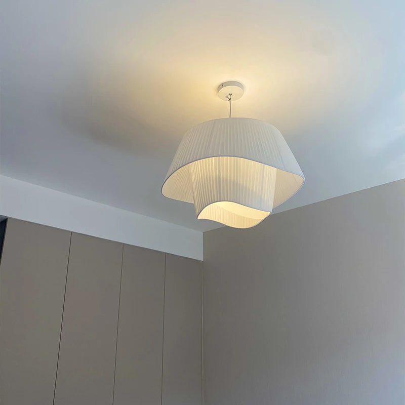 suspension lumineuse moderne tissu blanc plissé salon chambre salle manger