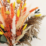 décoration boho bouquet séché eucalyptus pampas feuilles graminées vase naturel orange jaune