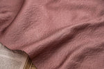 tissu polyester rose jacinthe texturé jacquard 145cm décoration mode couture gilet jupe sac main