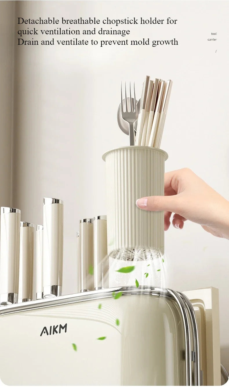 Porte-couteau beige sur comptoir de cuisine moderne