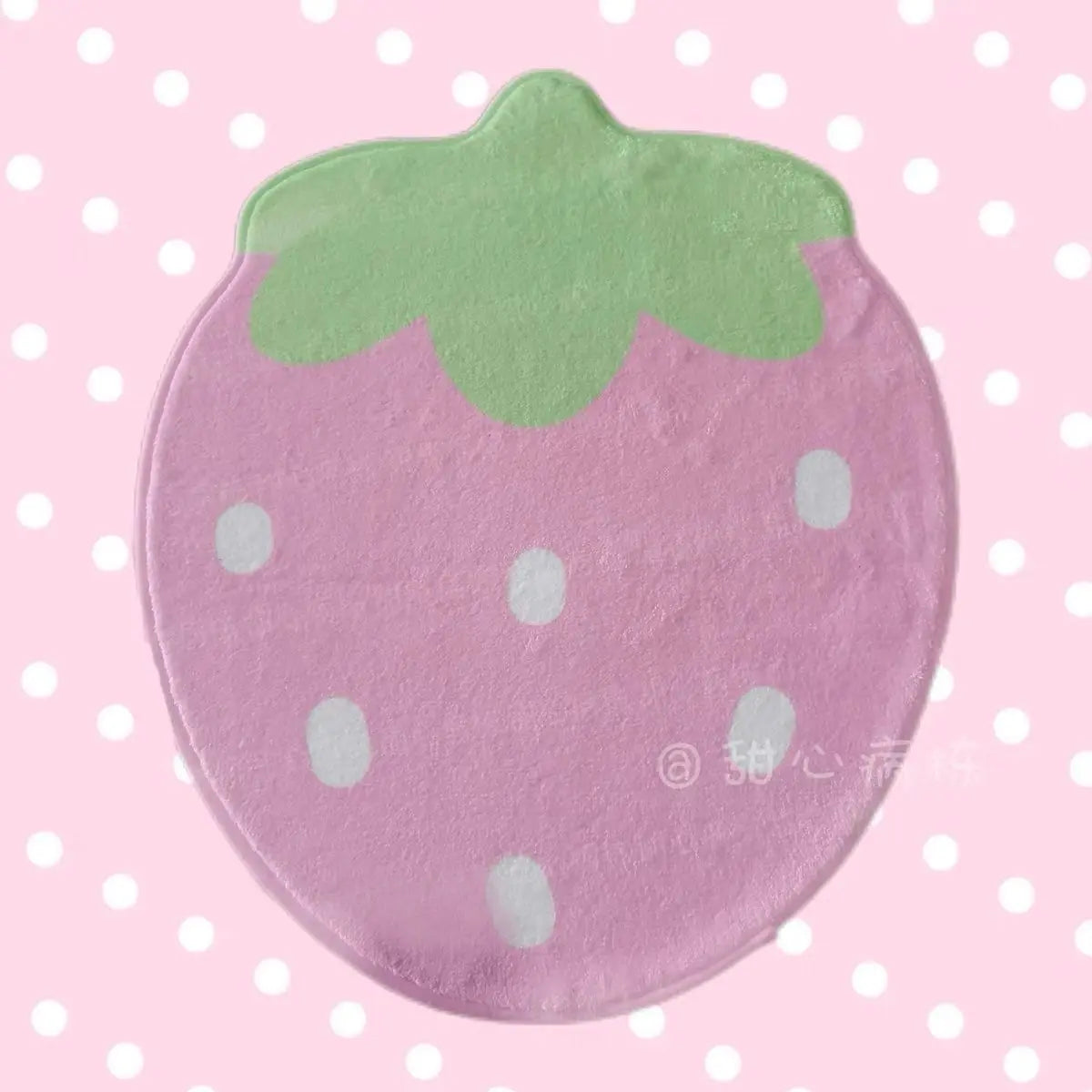 tapis blanc rose vert gris imprimé fleurs fraises points bordure dentelée imperméable résistant intérieur