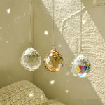décoration extérieure boule cristal transparente dorée chaîne métallique cloche verre facettée moderne atrape soleil