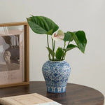 Vase blanc en céramique pour décoration intérieure