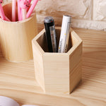 Boîte ronde en bois intégrée dans une décoration de bureau élégante