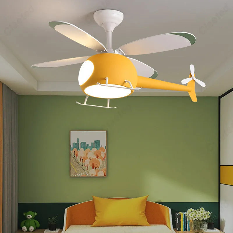 Lustre ventilateur hélicoptère allumé avec éclairage LED doux