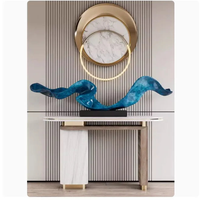 décoration moderne sculpture abstraite console mural panneau strié fauteuil cuir boules métalliques abat jour