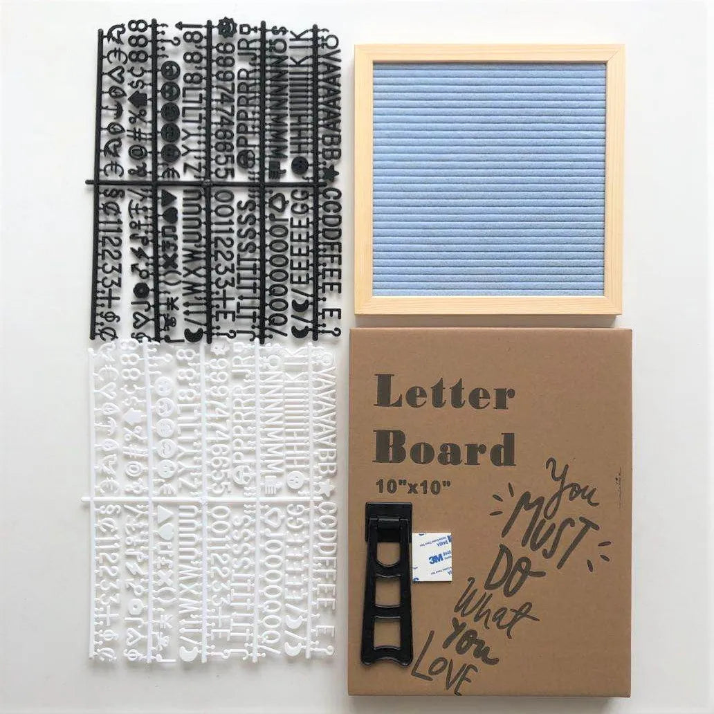 tableau lettres feutre gris bois clair moderne minimaliste support mural intégré alphabet deco chambre