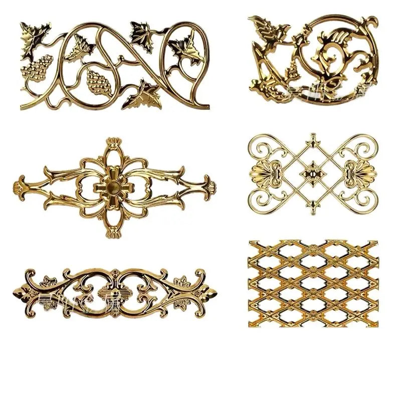 ornement métallique doré floral art nouveau baroque fixations invisiblesextérieur maison deco porte fleuri geometrique