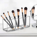boîte rangement cosmétiques transparente moderne pinceaux crèmes rouges palettes carte crédit minimaliste organisateur