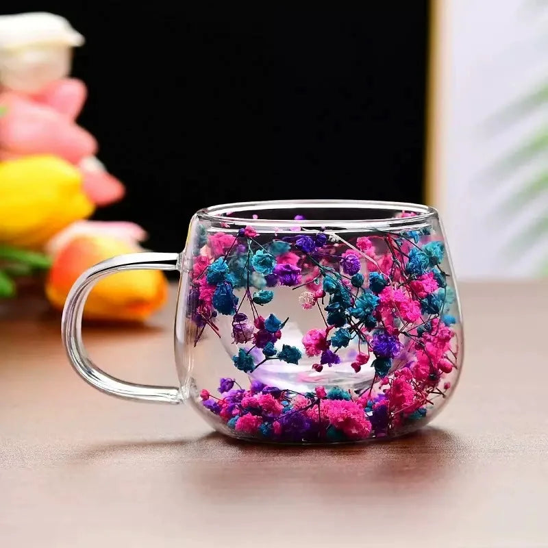 tasse verre double paroi fleurs séchées transparente poignée cuillère dorée moderne
