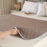 protège matelas gris clair beige texture quadrillée moderne anti fuites taille 80x120cm lavable main