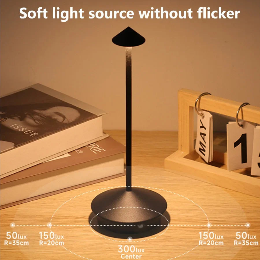 lampe table led contemporaine noire dorée tactile variable ornement décoration salon études