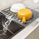 tapis drainage cuisine silicone gris moderne rayures diagonales opaques facile nettoyage drainintégrée gain place