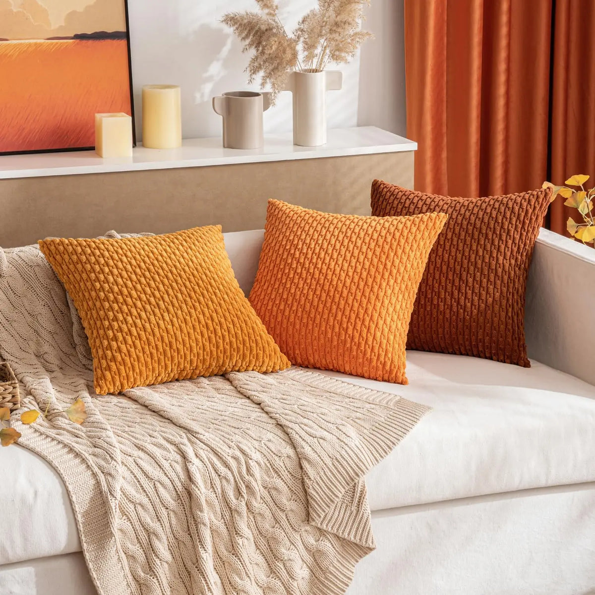 coussin carré orange texture tissée moderne garnissage blanc canapé salon décoration maison
